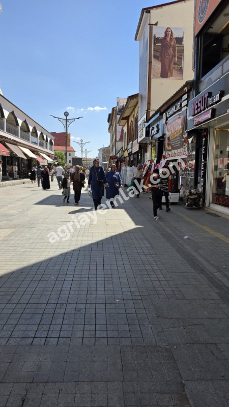 CUMHURİYET CADDESİNDE SATILIK PRESTİJLİ 129 M2 TİCARİ DÜKKAN