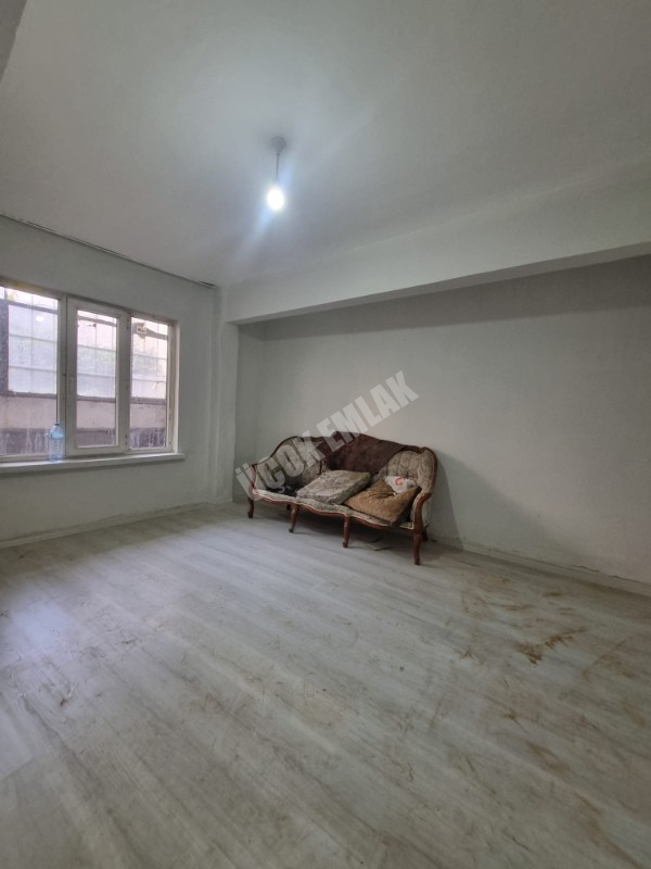 * AFYON ÜÇOK EMLAKTAN MECİDİYE MAH 1+1 60M² TEMİZ BAKIMLI SATILIK DAİRE * 