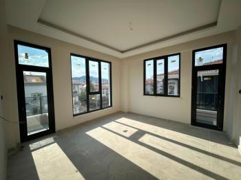 * AFYON ÜÇOK EMLAKTAN MAREŞAL FEVZİ ÇAKMAK MAH 2+1 SIFIR LÜX SATILIK DAİRE *