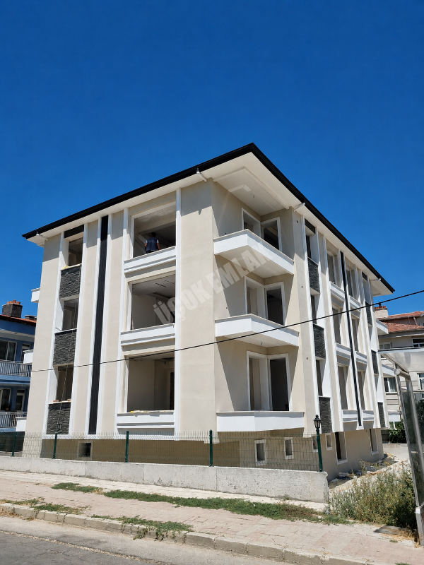 AFYON ÜÇOK EMLAKTAN EŞREFPAŞA MAH SATILIK SIFIR LÜX 3+1 GENİŞ DAİRELER