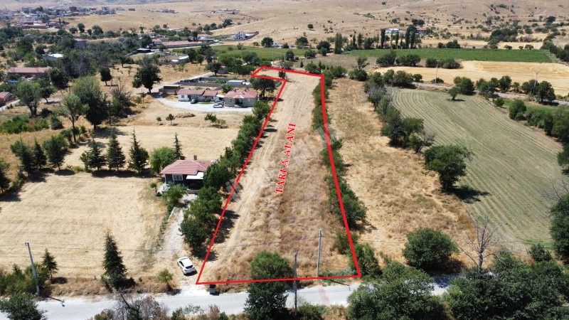 AFYON ÜÇOK EMLAKTAN SÜLÜN  GÜLTEPE DE ŞUHUT YOLUNA YAKIN 5.294M² SATILIK TARLA