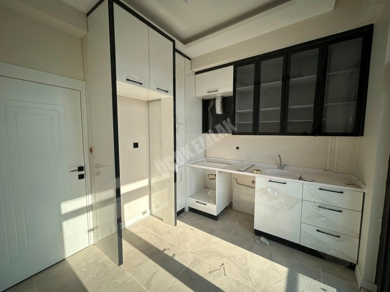 * AFYON ÜÇOK EMLAKTAN MAREŞAL FEVZİ ÇAKMAK MAH 2+1 SIFIR LÜX SATILIK DAİRE *