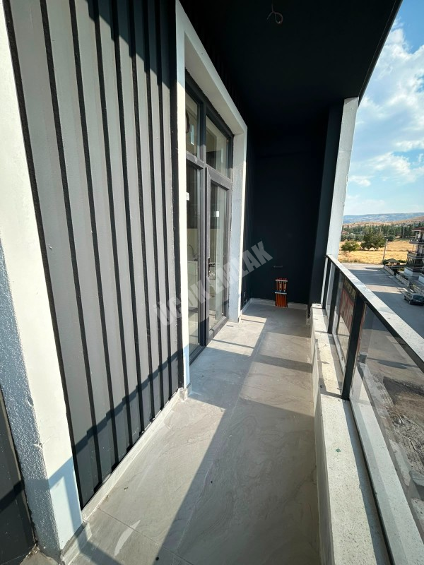 * AFYON ÜÇOK EMLAKTAN MAREŞAL FEVZİ ÇAKMAK MAH 2+1 SIFIR LÜX SATILIK DAİRE *