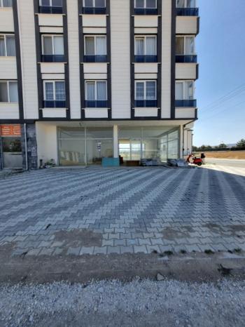 AFYON ÜÇOK EMLAKTAN HOCA AHMET YASEVİ MAH 150M² SIFIR AYARINDA KİRALIK DÜKKAN 