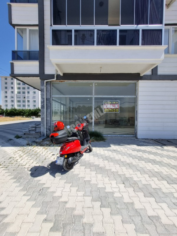 AFYON ÜÇOK EMLAKTAN HOCA AHMET YASEVİ MAH 150M² SIFIR AYARINDA KİRALIK DÜKKAN 