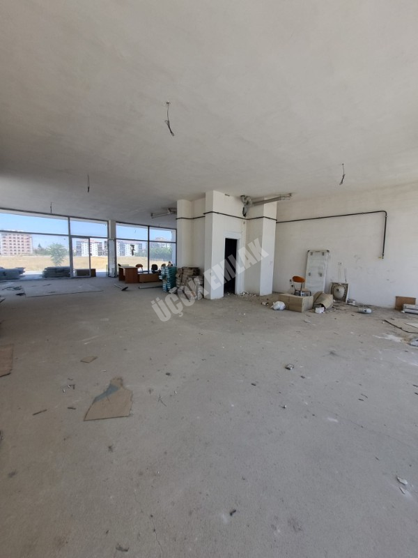 AFYON ÜÇOK EMLAKTAN HOCA AHMET YASEVİ MAH 150M² SIFIR AYARINDA KİRALIK DÜKKAN 