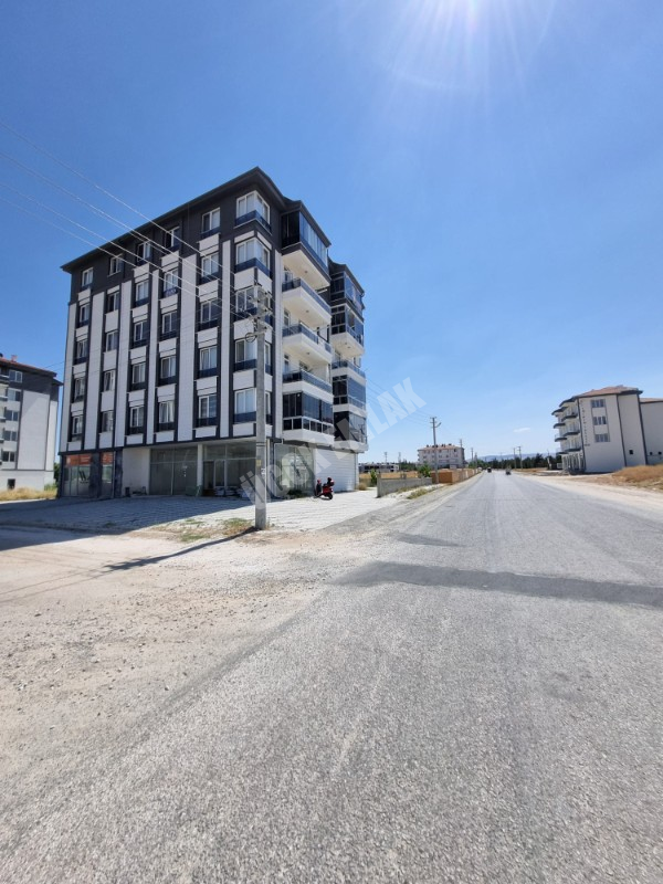 AFYON ÜÇOK EMLAKTAN HOCA AHMET YASEVİ MAH 150M² SIFIR AYARINDA KİRALIK DÜKKAN 