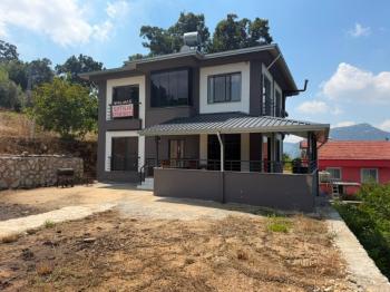 Elmas'tan Aladağ'da 1790 m2 Geniş Arsa İçinde Lüks Dubleks