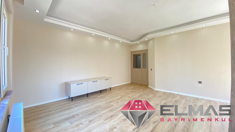 Elmas'tan Menderes Mh.’de Nezih Semtin Aile Sitesinde 3+1