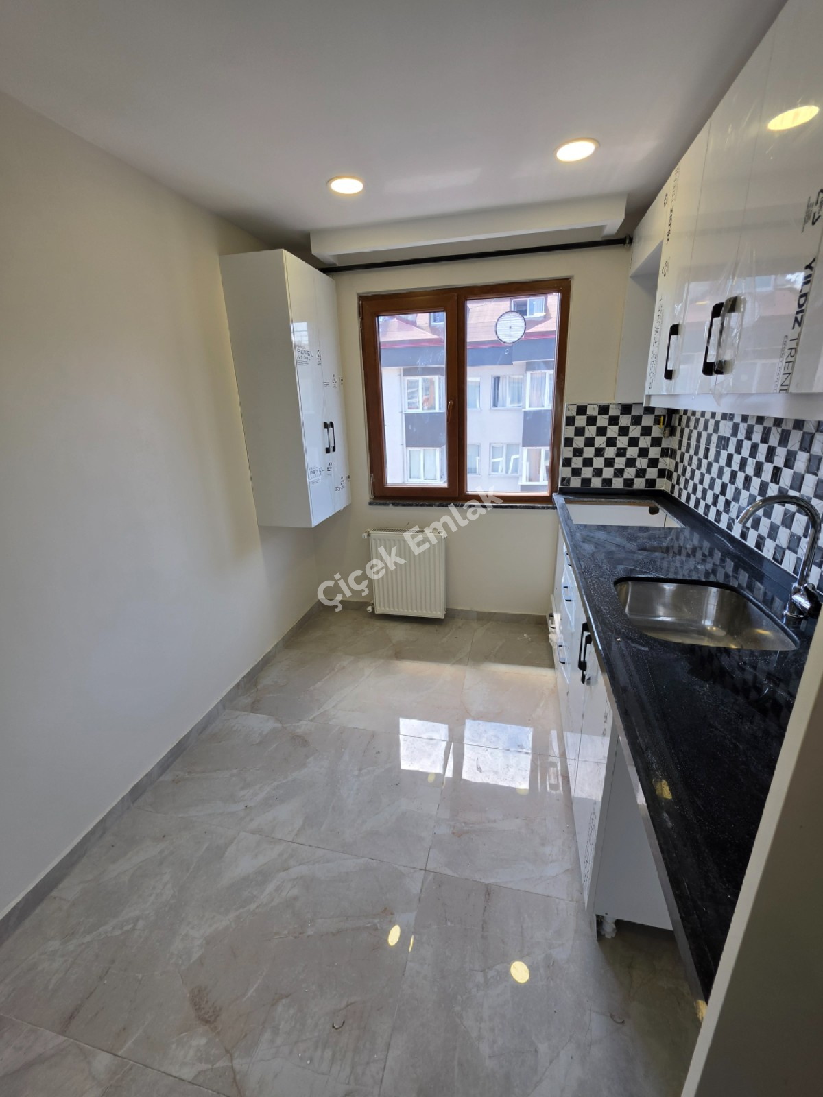 Akşemsettin'de Metro'ya 3 Dk 2+1 Asansörlü Sıfır Satılık Daire