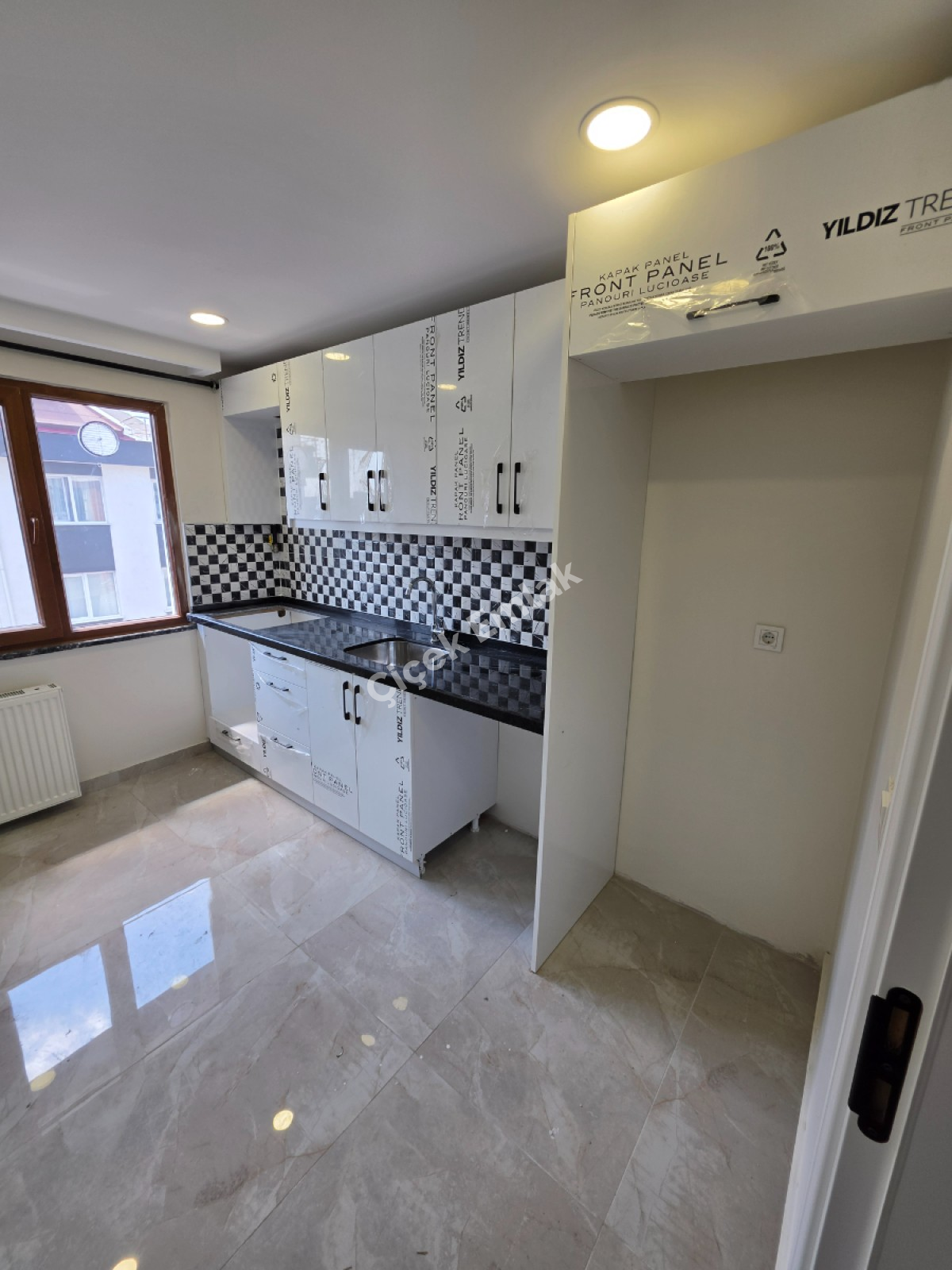 Akşemsettin'de Metro'ya 3 Dk 2+1 Asansörlü Sıfır Satılık Daire