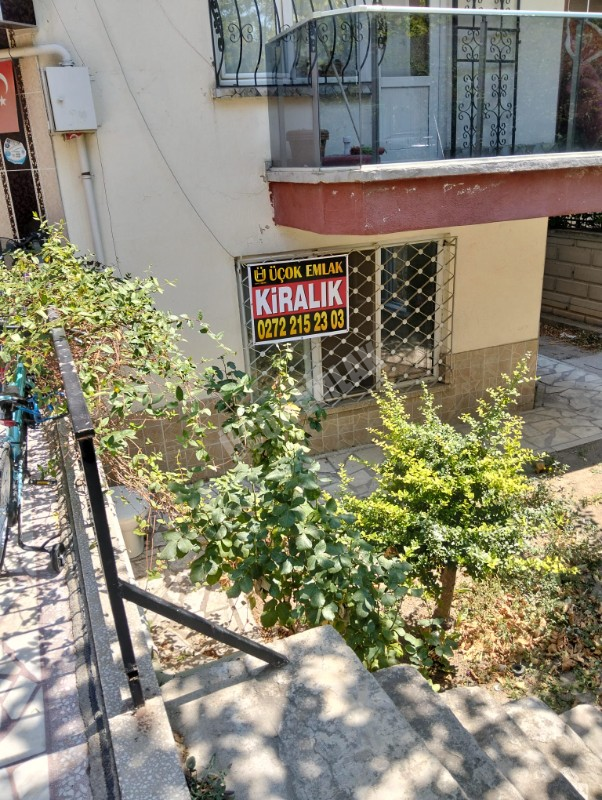 * AFYON ÜÇOK EMLAKTAN CUMHURİYET MAH 3+1 110M² TEMİZ BAKIMLI KİRALIK DAİRE *