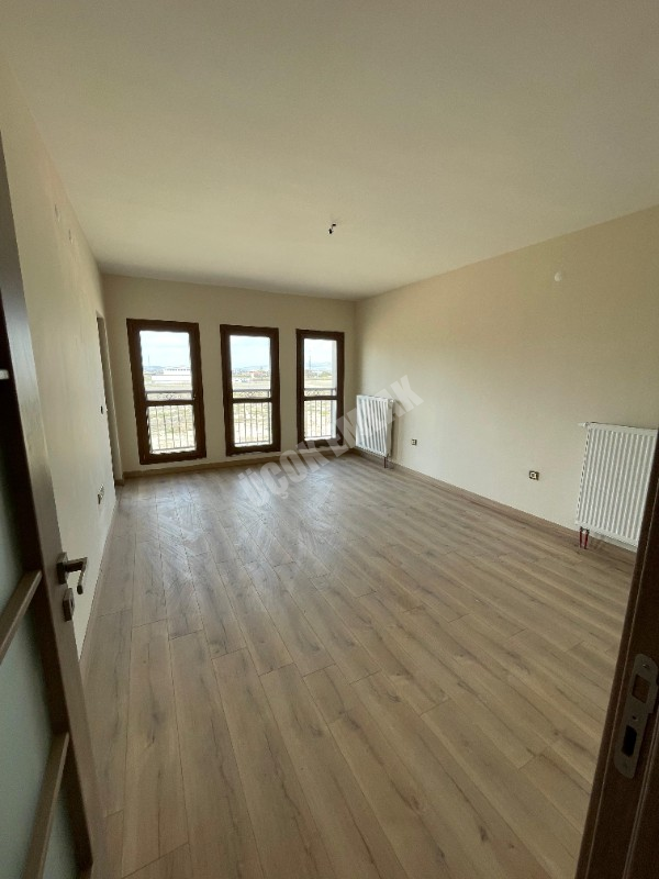 * AFYON ÜÇOK EMLAKTAN BATTAL GAZİ MAH TOKİ DE 2+1 85M² SİTE İÇRESİNDE KİRALIK DAİRE *