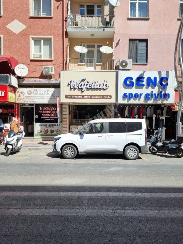 * AFYON ÜÇOK EMLAKTAN DUMLUPINAR MAH İŞLEK CADDE ÜZERİ 75M² DEVREN KİRALIK DÜKKAN *