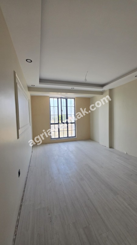 LEYLEK PINAR’DA YENİ EMNİYET YAKININDA SATILIK K-D CEPHELİ SIFIR LÜKS 4+1 DAİRE