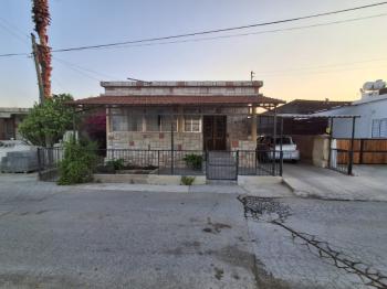 Mağusa Gönendere'de 520 m2 Arsa İçinde Türk Malı Köy Evi 
