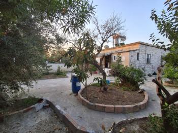 Mağusa Gönendere'de 520 m2 Arsa İçinde Türk Malı Köy Evi 