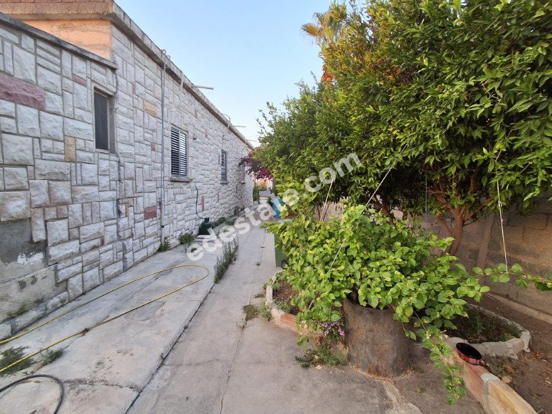 Mağusa Gönendere'de 520 m2 Arsa İçinde Türk Malı Köy Evi 