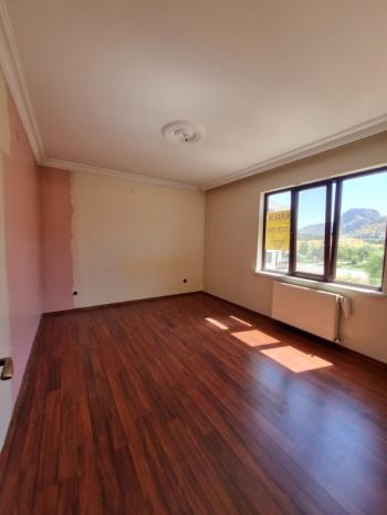 * AFYON ÜÇOK EMLAKTAN SELÇUKLU MAH 3+1 120M² GENİŞ TEMİZ BAKIMLI KİRALIK DAİRE *