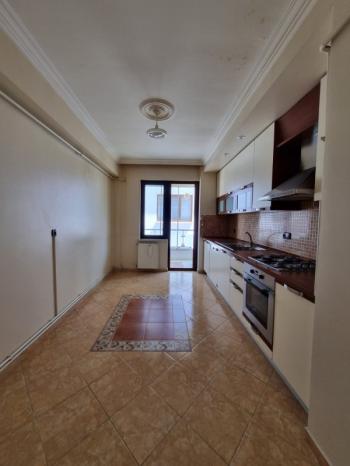 * AFYON ÜÇOK EMLAKTAN SELÇUKLU MAH 3+1 120M² GENİŞ TEMİZ BAKIMLI KİRALIK DAİRE *