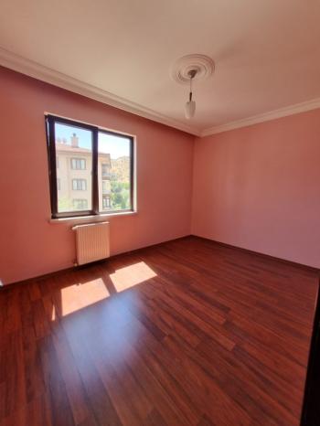* AFYON ÜÇOK EMLAKTAN SELÇUKLU MAH 3+1 120M² GENİŞ TEMİZ BAKIMLI KİRALIK DAİRE *