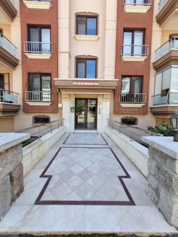 * AFYON ÜÇOK EMLAKTAN SELÇUKLU MAH 3+1 120M² GENİŞ TEMİZ BAKIMLI KİRALIK DAİRE *