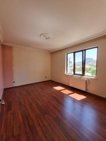 * AFYON ÜÇOK EMLAKTAN SELÇUKLU MAH 3+1 120M² GENİŞ TEMİZ BAKIMLI KİRALIK DAİRE *