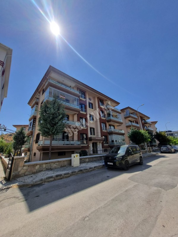 * AFYON ÜÇOK EMLAKTAN SELÇUKLU MAH 3+1 120M² GENİŞ TEMİZ BAKIMLI KİRALIK DAİRE *