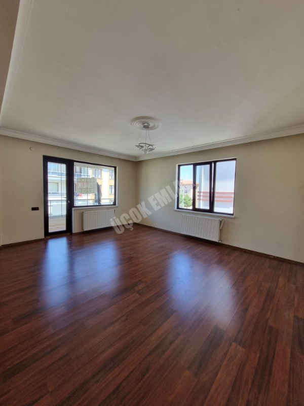 * AFYON ÜÇOK EMLAKTAN SELÇUKLU MAH 3+1 120M² GENİŞ TEMİZ BAKIMLI KİRALIK DAİRE *