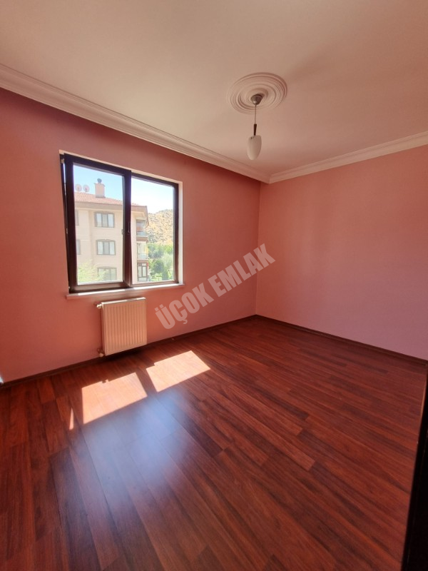 * AFYON ÜÇOK EMLAKTAN SELÇUKLU MAH 3+1 120M² GENİŞ TEMİZ BAKIMLI KİRALIK DAİRE *