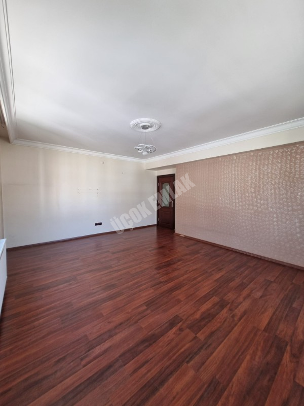 * AFYON ÜÇOK EMLAKTAN SELÇUKLU MAH 3+1 120M² GENİŞ TEMİZ BAKIMLI KİRALIK DAİRE *