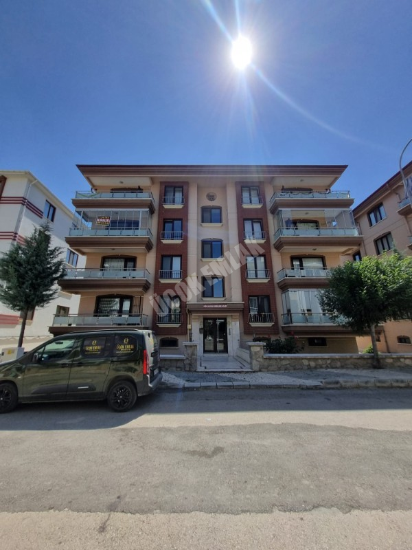 * AFYON ÜÇOK EMLAKTAN SELÇUKLU MAH 3+1 120M² GENİŞ TEMİZ BAKIMLI KİRALIK DAİRE *