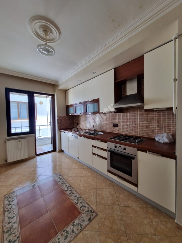 * AFYON ÜÇOK EMLAKTAN SELÇUKLU MAH 3+1 120M² GENİŞ TEMİZ BAKIMLI KİRALIK DAİRE *