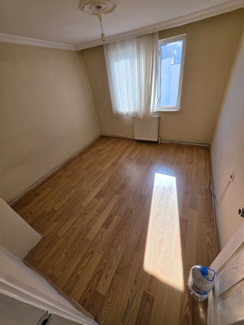 Bekar'a Kiralık Binevler'de Metro'ya 5 Dk  2+1 Teraslı Kiralık Daire.