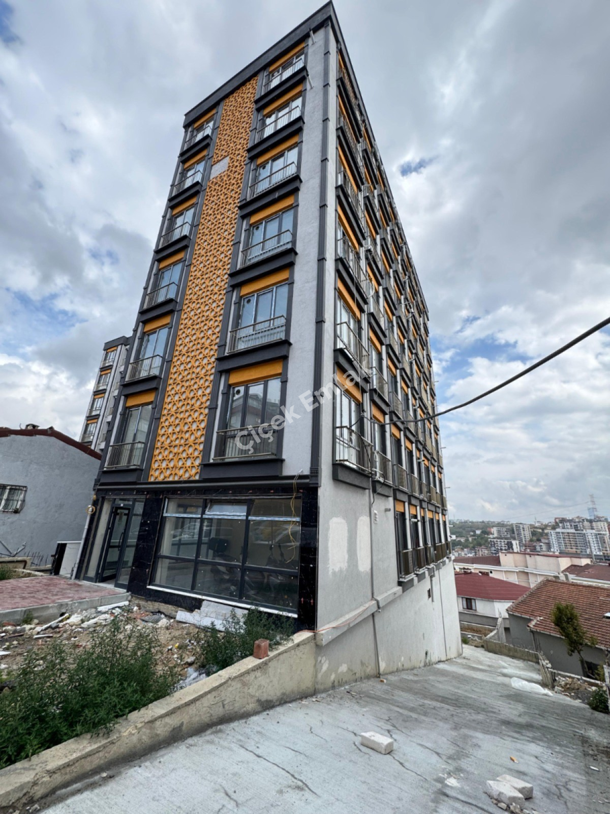 Alibeyköy Metro'ya 5 Dk Otoparklı Bina'da 2+1 Boş Satılık Daire