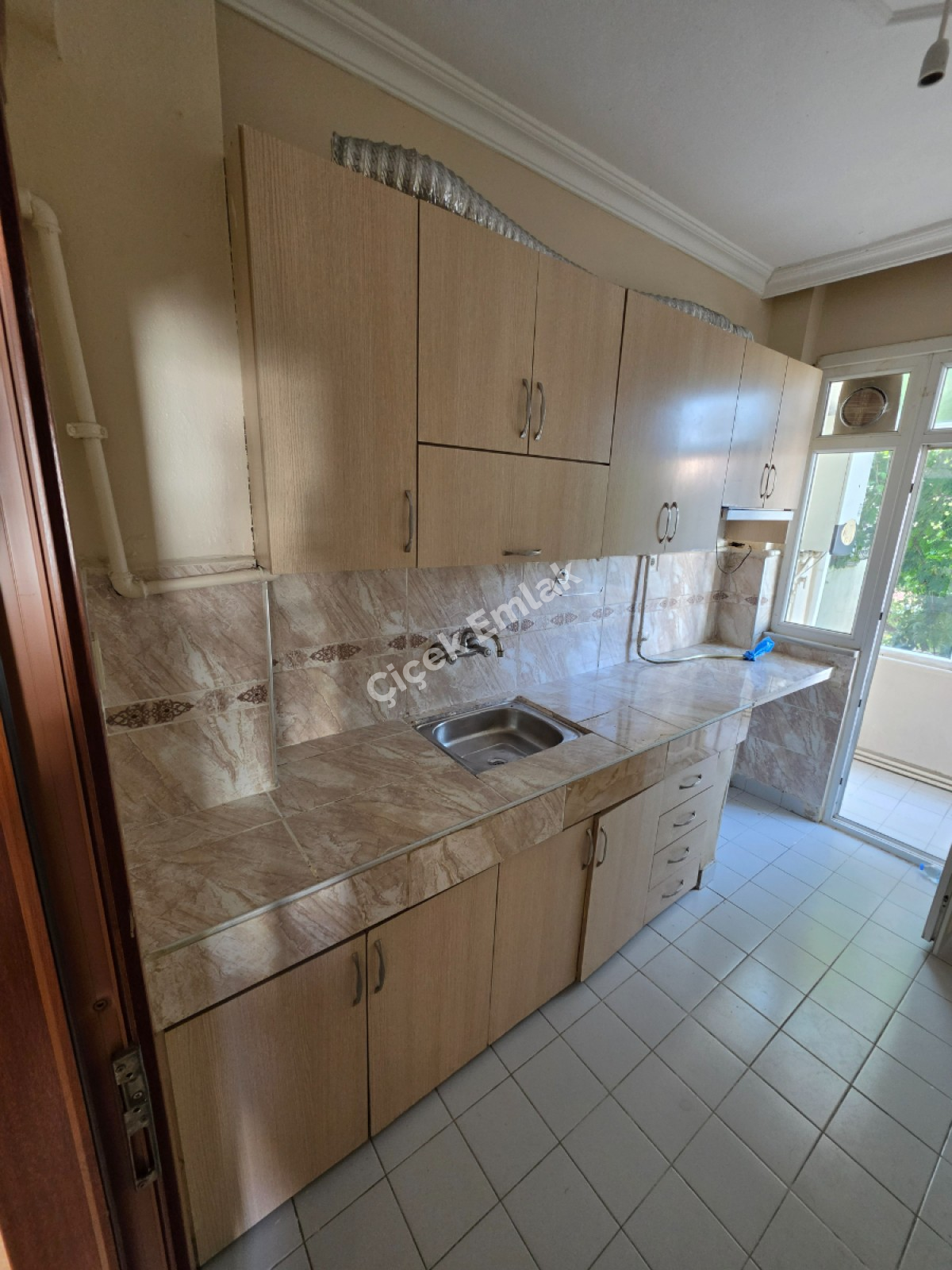 Bekar'a Kiralık Binevler'de Metro'ya 5 Dk 2+1 Arakat Kiralık Daire
