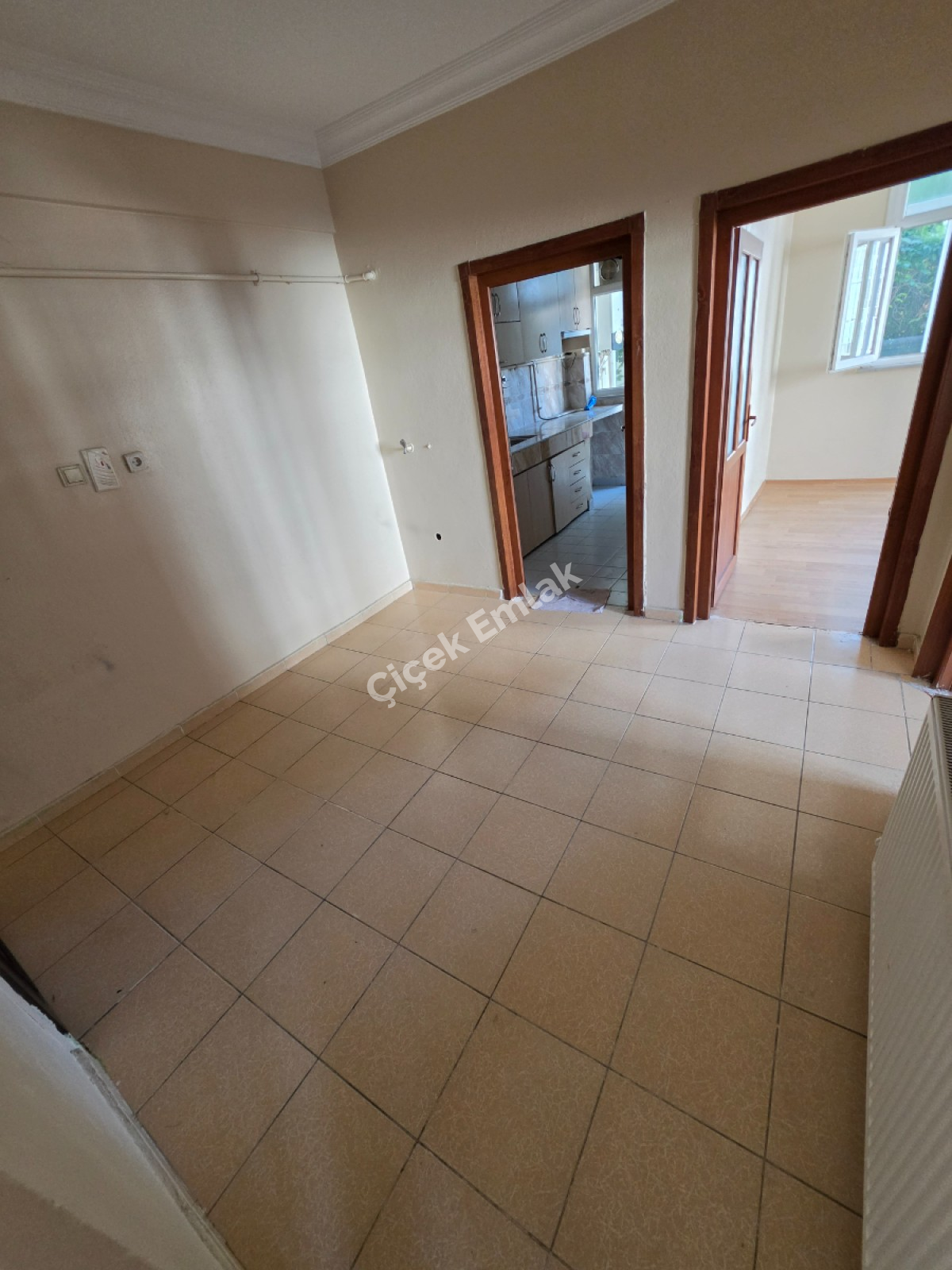Bekar'a Kiralık Binevler'de Metro'ya 5 Dk 2+1 Arakat Kiralık Daire
