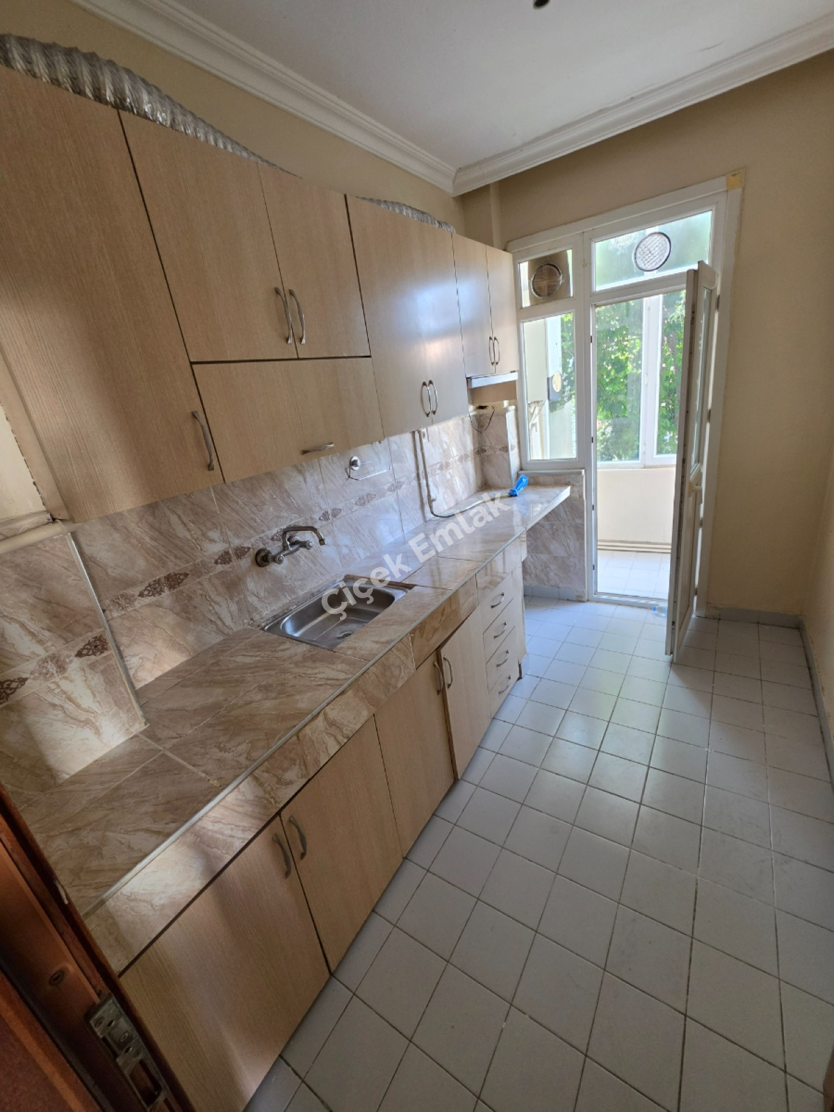 Bekar'a Kiralık Binevler'de Metro'ya 5 Dk 2+1 Arakat Kiralık Daire