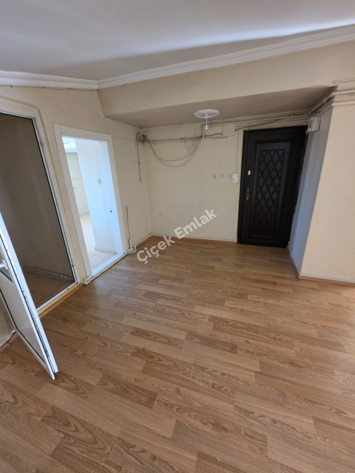 Bekar'a Kiralık Binevler'de Metro'ya 5 Dk  2+1 Teraslı Kiralık Daire.