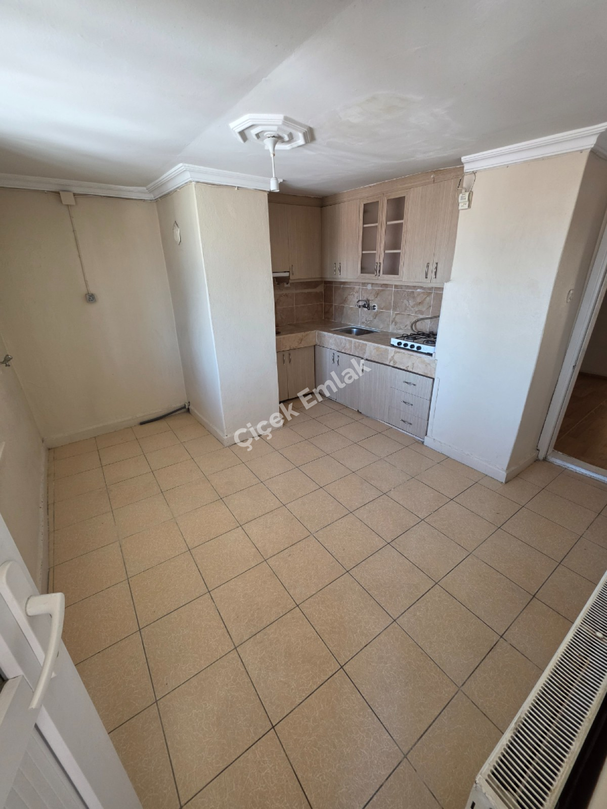 Bekar'a Kiralık Binevler'de Metro'ya 5 Dk  2+1 Teraslı Kiralık Daire.