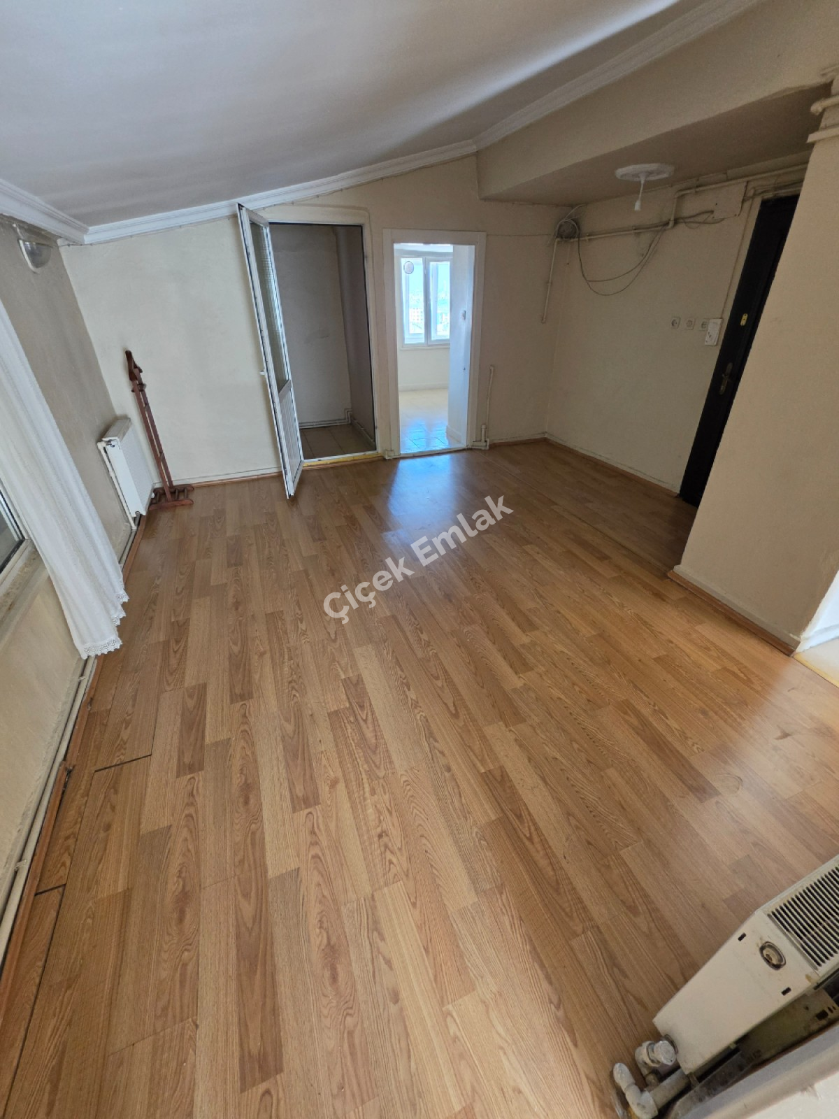 Bekar'a Kiralık Binevler'de Metro'ya 5 Dk  2+1 Teraslı Kiralık Daire.