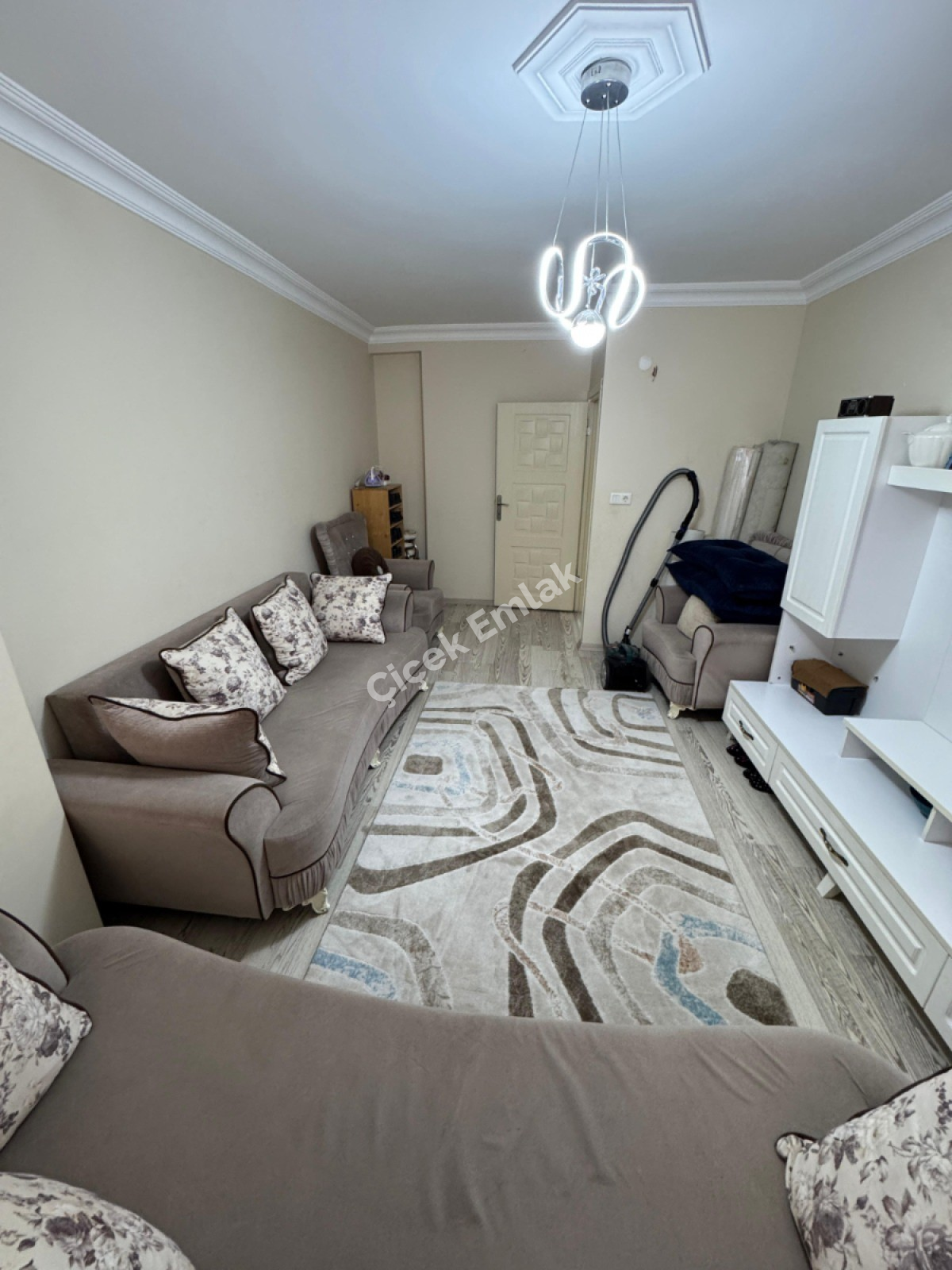 Çırçır'da Sezai Karakoç Caddesinde 110 m2 Asansörlü Satılık Daire