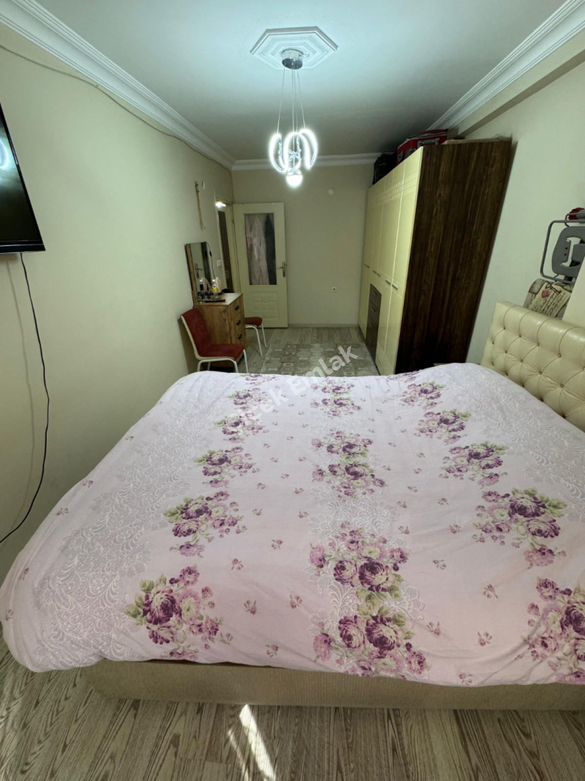 Çırçır'da Sezai Karakoç Caddesinde 110 m2 Asansörlü Satılık Daire