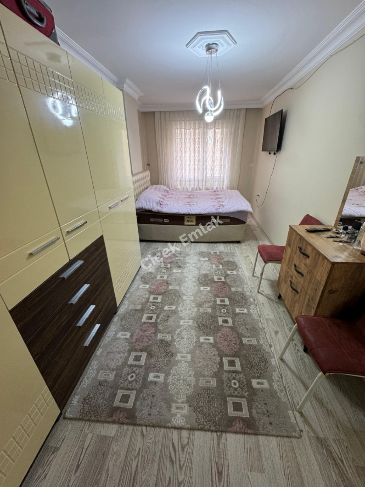 Çırçır'da Sezai Karakoç Caddesinde 110 m2 Asansörlü Satılık Daire