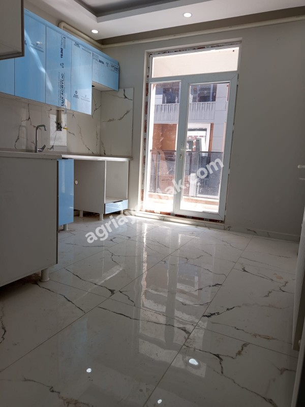 FIRAT MAHALLESİ’NDE HASTANE VE ÜNİVERSİTE YAKINI SIFIR LÜKS 2+1 KİRALIK DAİRE
