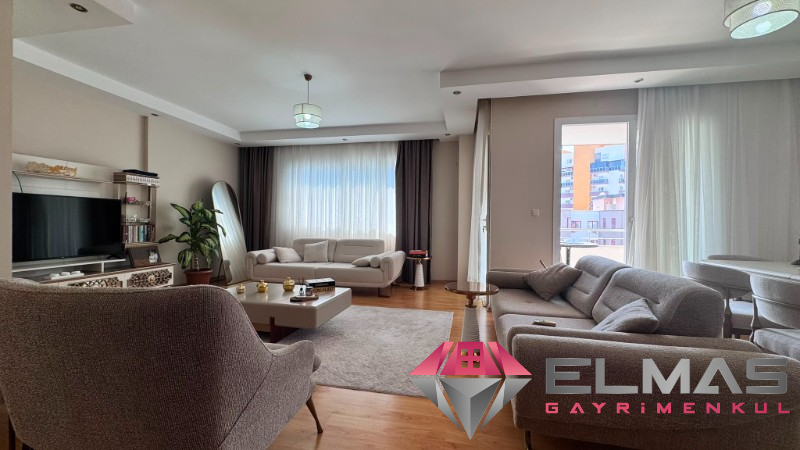 Elmas’tan Üni. Caddesi’nde Sosyal Donatılı Bağımsız Mutfak 2+1