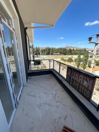 Afyon Üçok Emlaktan Mareşal F Çakmak Mah Kiralık Sıfır Lüx 2+1 3 Kat Daire