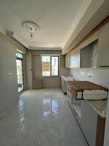 Afyon Üçok Emlaktan Mareşal F Çakmak Mah Kiralık Sıfır Lüx 2+1 3 Kat Daire