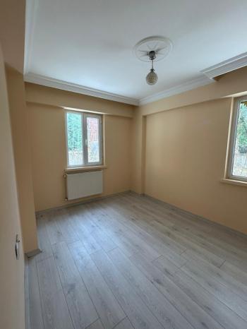 Afyon Üçok Emlaktan Cumhuriyet Mah Merkezde Kiralık 3+1 Temiz Bakımlı Daire