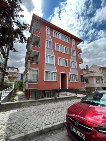 Afyon Üçok Emlaktan Cumhuriyet Mah Merkezde Kiralık 3+1 Temiz Bakımlı Daire